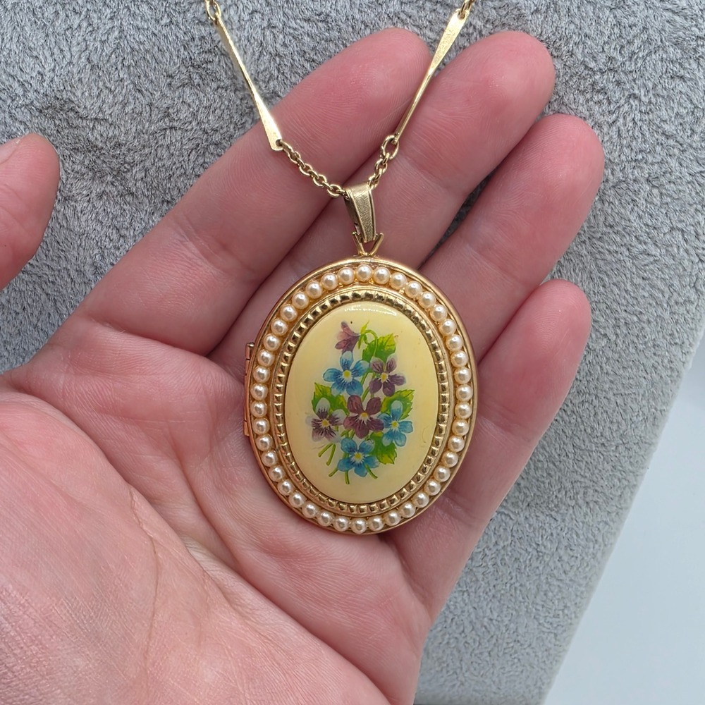 Vintage Avon Flower Locket Necklace Faux Pearl Purple Violets Cottagecore Retro